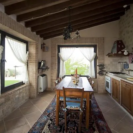 Sleeps 8 Pool Air Con Wifi